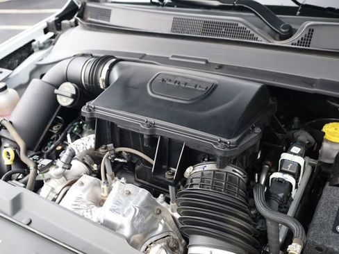 Used 2025 Jeep Compass Latitude image 8