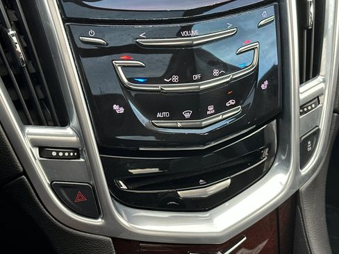 Used 2014 Cadillac SRX Luxury image 20