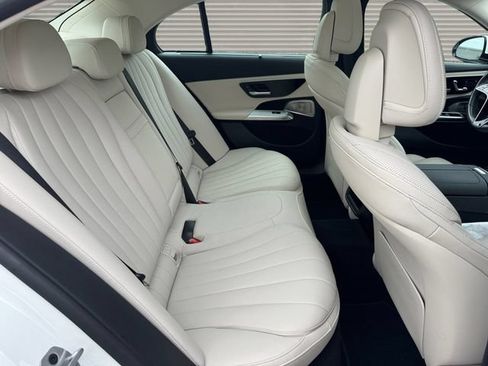 Used 2024 Mercedes-Benz E 350 4MATIC Sedan image 17