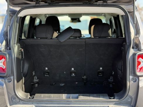 Used 2018 Jeep Renegade Latitude image 26