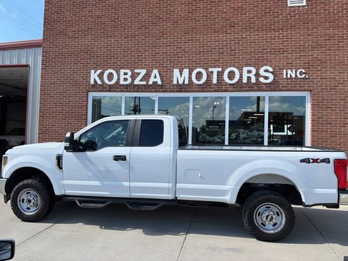Used 2018 Ford F250 XL AWD/4WD image 3