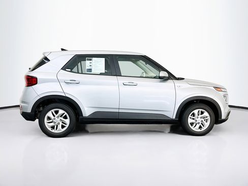 Used 2021 Hyundai Venue SE FWD image 10