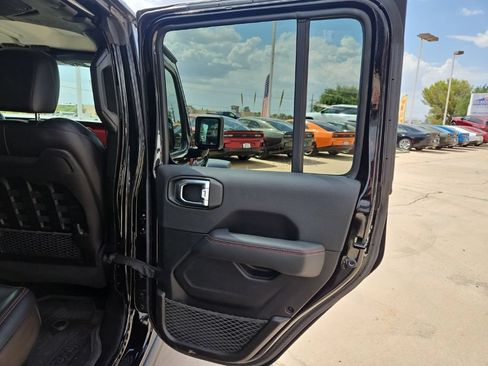 Used 2023 Jeep Gladiator Rubicon w/ Trailer Tow Package AWD/4WD image 15