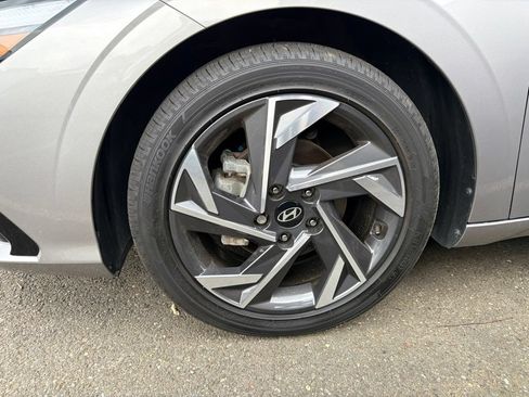 Certified 2025 Hyundai Elantra SEL FWD image 5