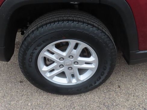 Used 2023 Jeep Grand Cherokee Laredo w/ Luxury Tech Group I image 14