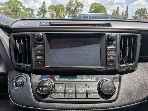 Used 2018 Toyota RAV4 XLE FWD image 25