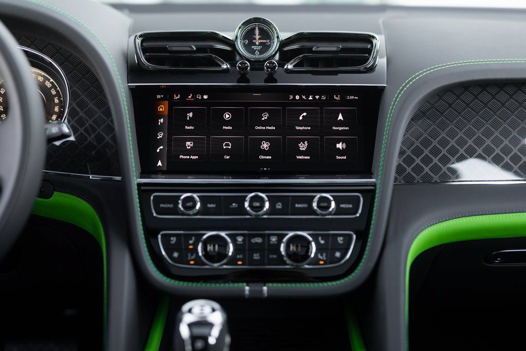 Used 2025 Bentley Bentayga AWD/4WD image 25