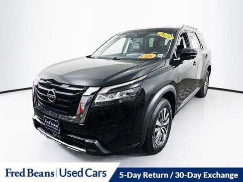 Used 2023 Nissan Pathfinder SL AWD/4WD image 3