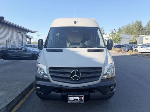 Used 2018 Mercedes-Benz Sprinter 2500 image 4