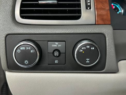 Used 2008 GMC Yukon SLT w/ SLT Preferred Equipment Group image 16