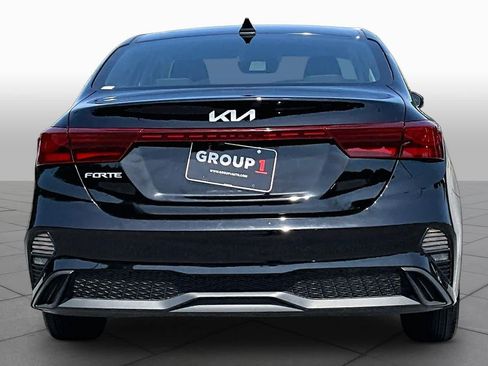 Used 2023 Kia Forte LXS w/ LXS Technology Package FWD image 5