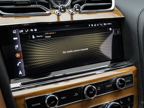 Used 2023 Bentley Bentayga Extended Wheelbase AWD/4WD image 75