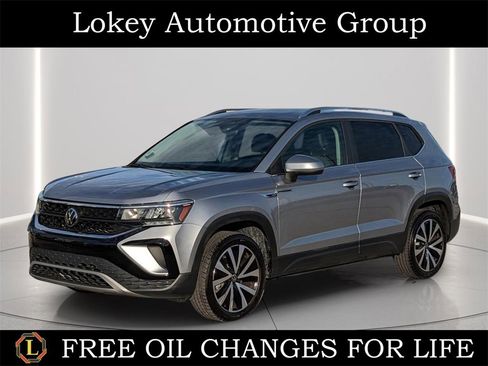 Used 2023 Volkswagen Taos SE image 1