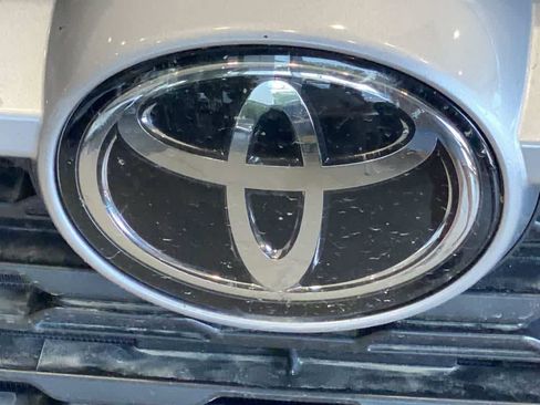 Used 2025 Toyota RAV4 XLE AWD/4WD image 10