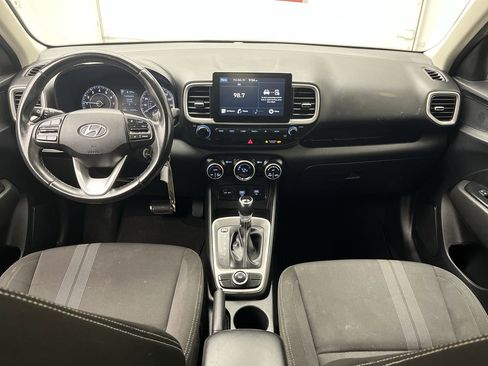 Used 2021 Hyundai Venue SEL image 4