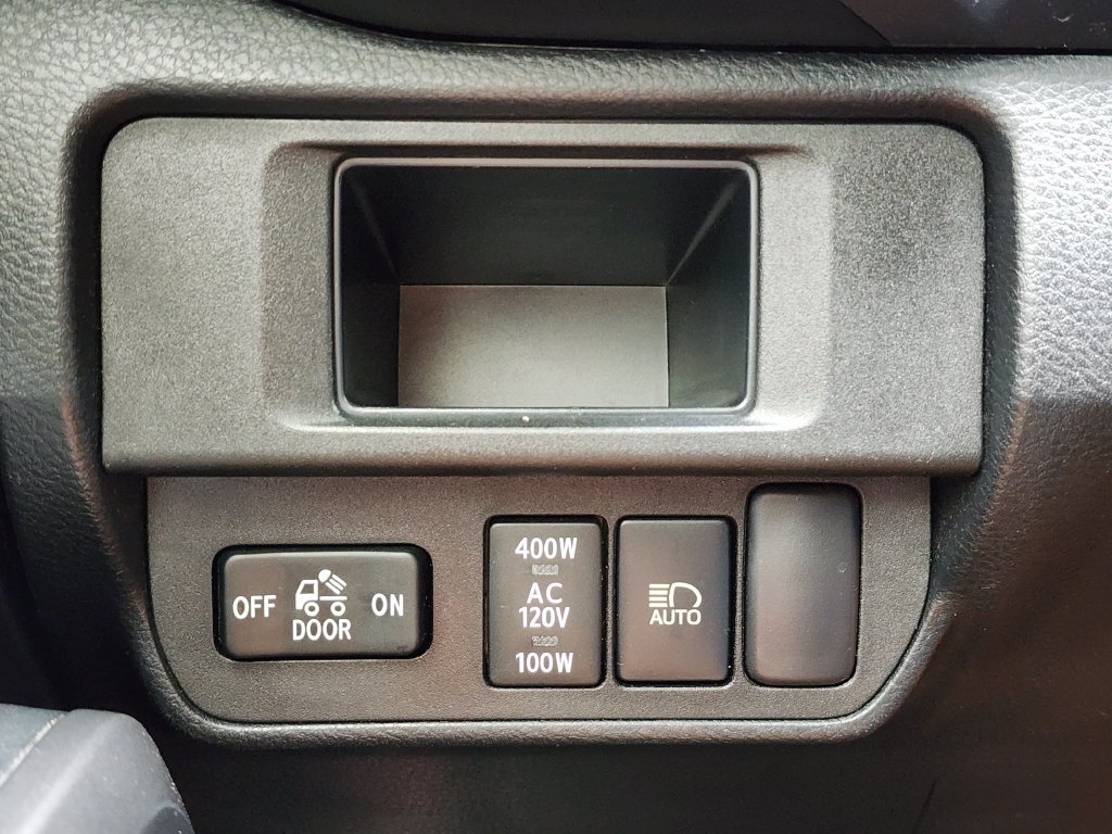 Used 2018 Toyota Tacoma TRD Off-Road AWD/4WD image 31