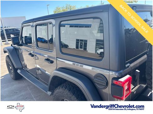 Used 2018 Jeep Wrangler Unlimited Rubicon AWD/4WD image 9