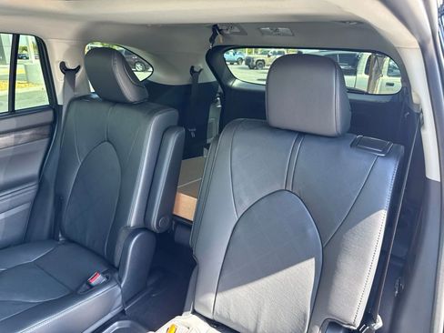 New 2026 Toyota Highlander Platinum AWD/4WD image 13