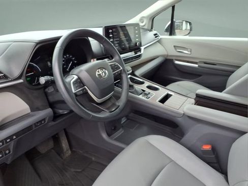 Certified 2023 Toyota Sienna XLE w/ XLE Plus Package AWD/4WD image 11