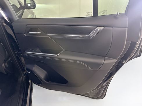 Used 2025 GMC Acadia Elevation image 30