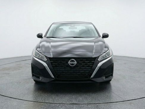 Used 2025 Nissan Altima 2.5 SV image 2