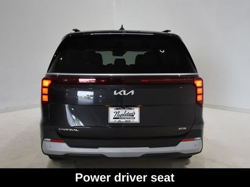 Used 2026 Kia Carnival EX FWD image 5