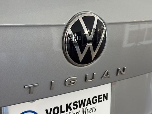 Used 2023 Volkswagen Tiguan SE R-Line FWD image 35
