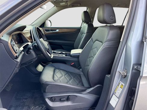 Used 2025 Volkswagen Atlas SE FWD image 20