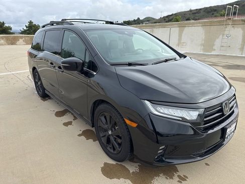 Used 2023 Honda Odyssey Sport image 2