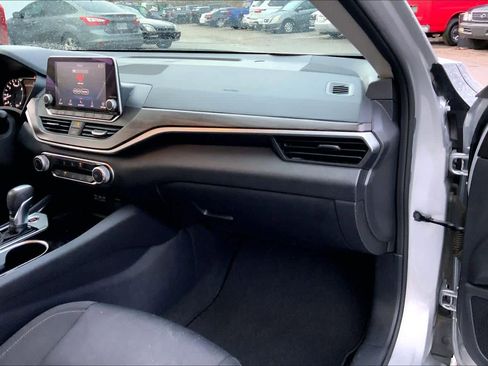 Used 2024 Nissan Altima 2.5 SV image 18