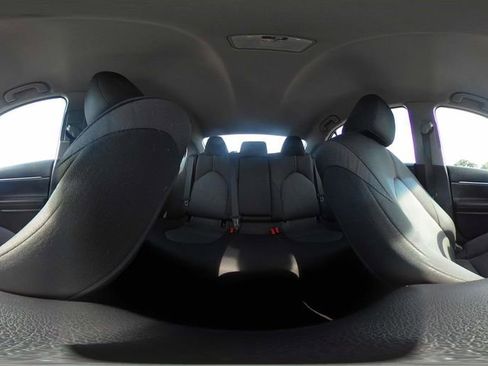 Used 2018 Toyota Camry LE FWD image 26