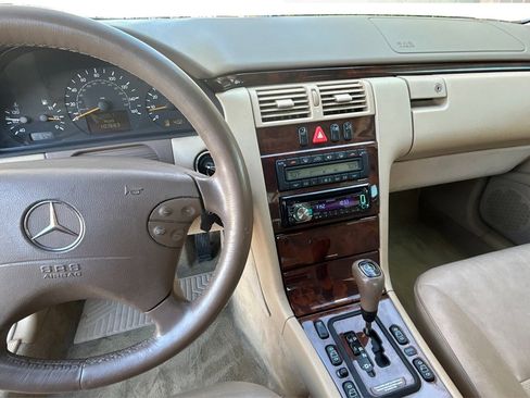 Used 2000 Mercedes-Benz E 320 Sedan image 25