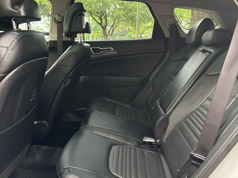 Used 2025 Kia Sportage SX image 11