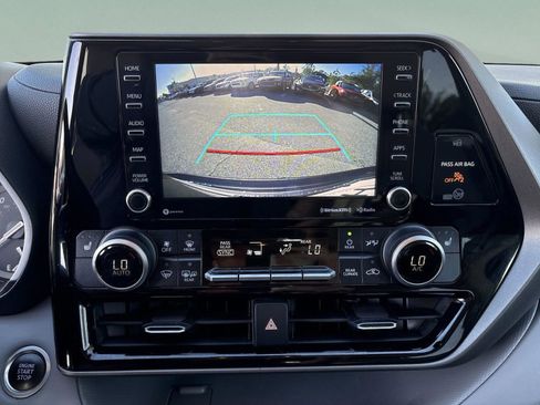 Used 2020 Toyota Highlander XLE image 31