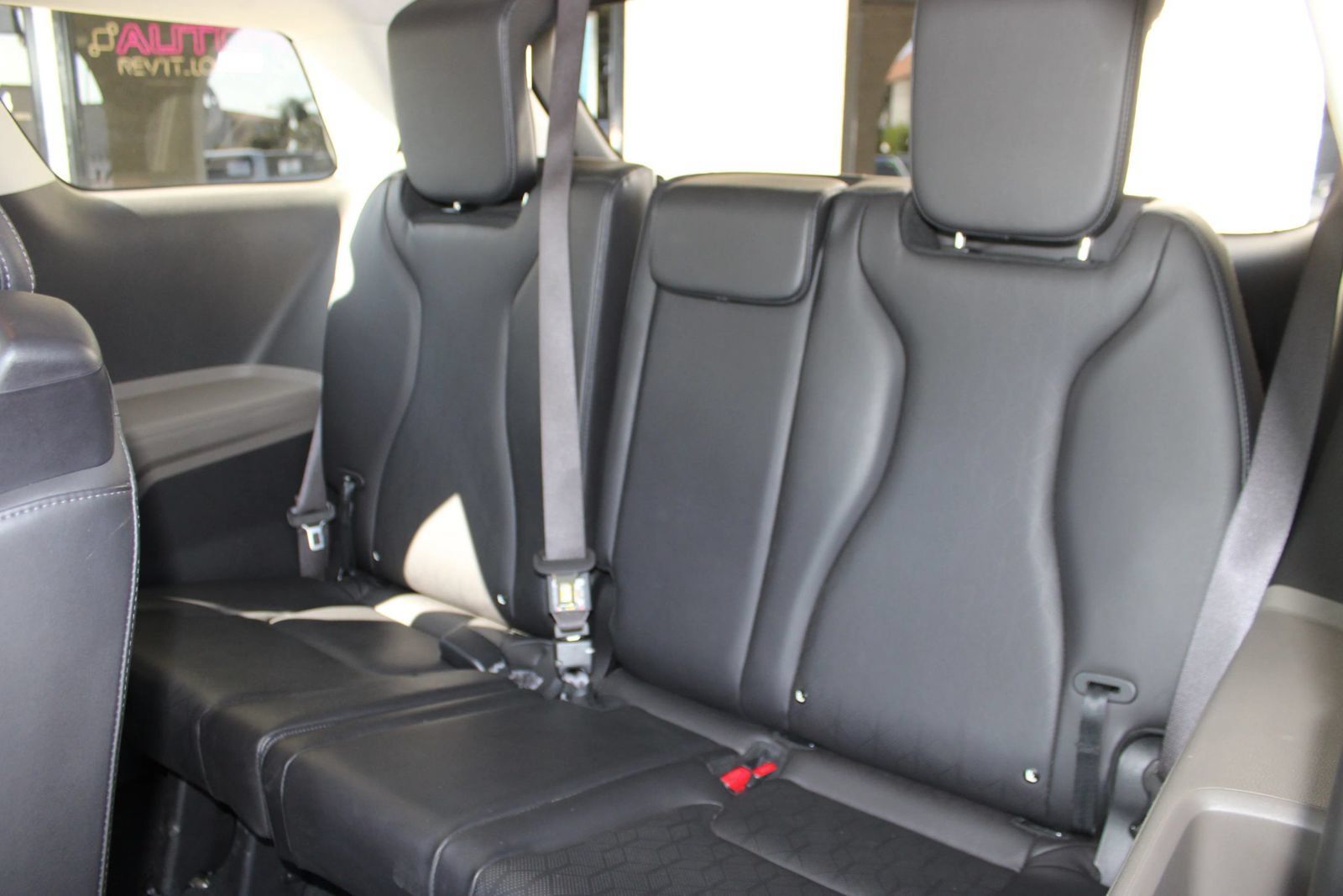 Used 2025 Kia Carnival FWD image 14
