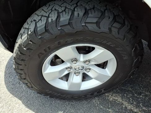 Used 2022 RAM 1500 Classic SLT AWD/4WD image 21