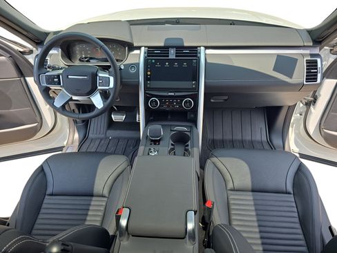 Certified 2025 Land Rover Discovery Dynamic SE AWD/4WD image 9