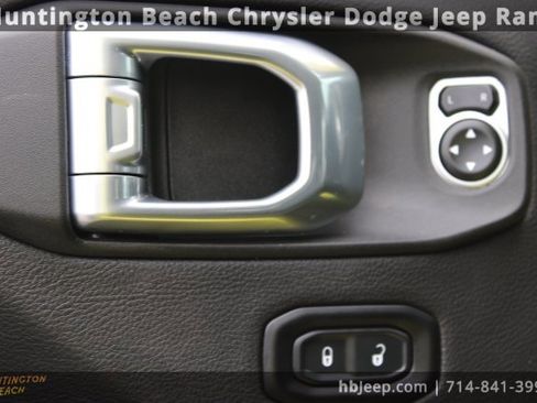 Used 2024 Jeep Wrangler Unlimited Sahara image 12