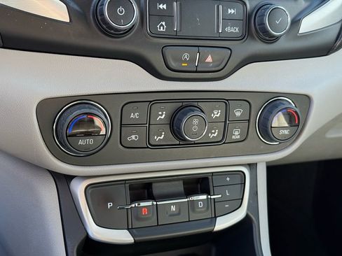 Used 2023 GMC Terrain SLT image 28