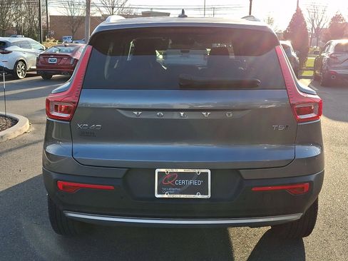 Used 2019 Volvo XC40 T5 Momentum image 5