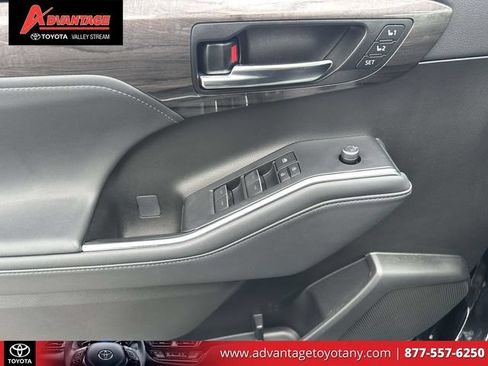 Used 2022 Toyota Highlander Platinum AWD/4WD image 22