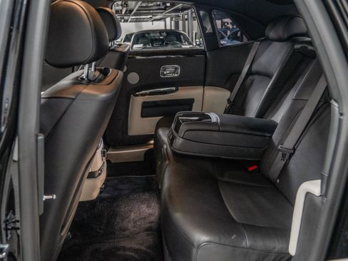 Used 2014 Rolls-Royce Ghost image 30