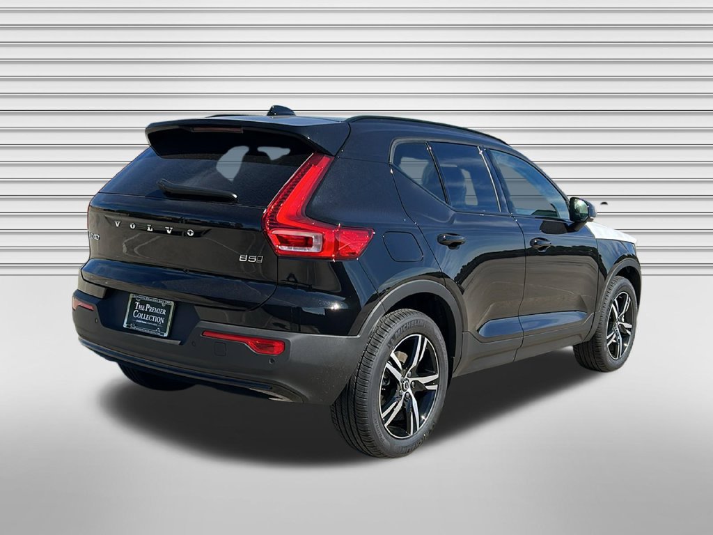 New 2026 Volvo XC40 B5 Core w/ Climate Package AWD/4WD image 4