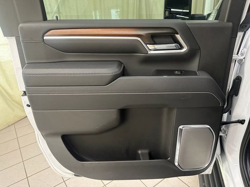 Used 2025 GMC Sierra 3500 Denali w/ Denali Reserve Package image 39