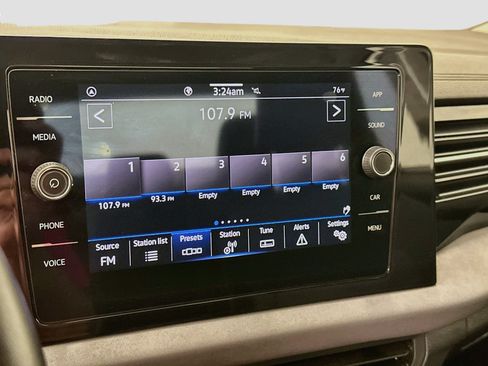 Used 2025 Volkswagen Jetta SE FWD image 21