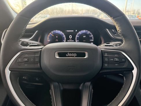Used 2024 Jeep Grand Cherokee Altitude image 13
