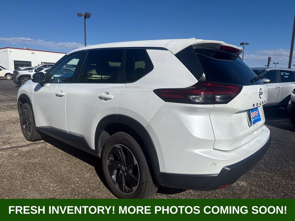 Used 2025 Nissan Rogue SV FWD image 4