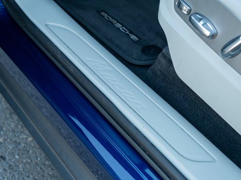 Certified 2022 Porsche Macan AWD/4WD image 42