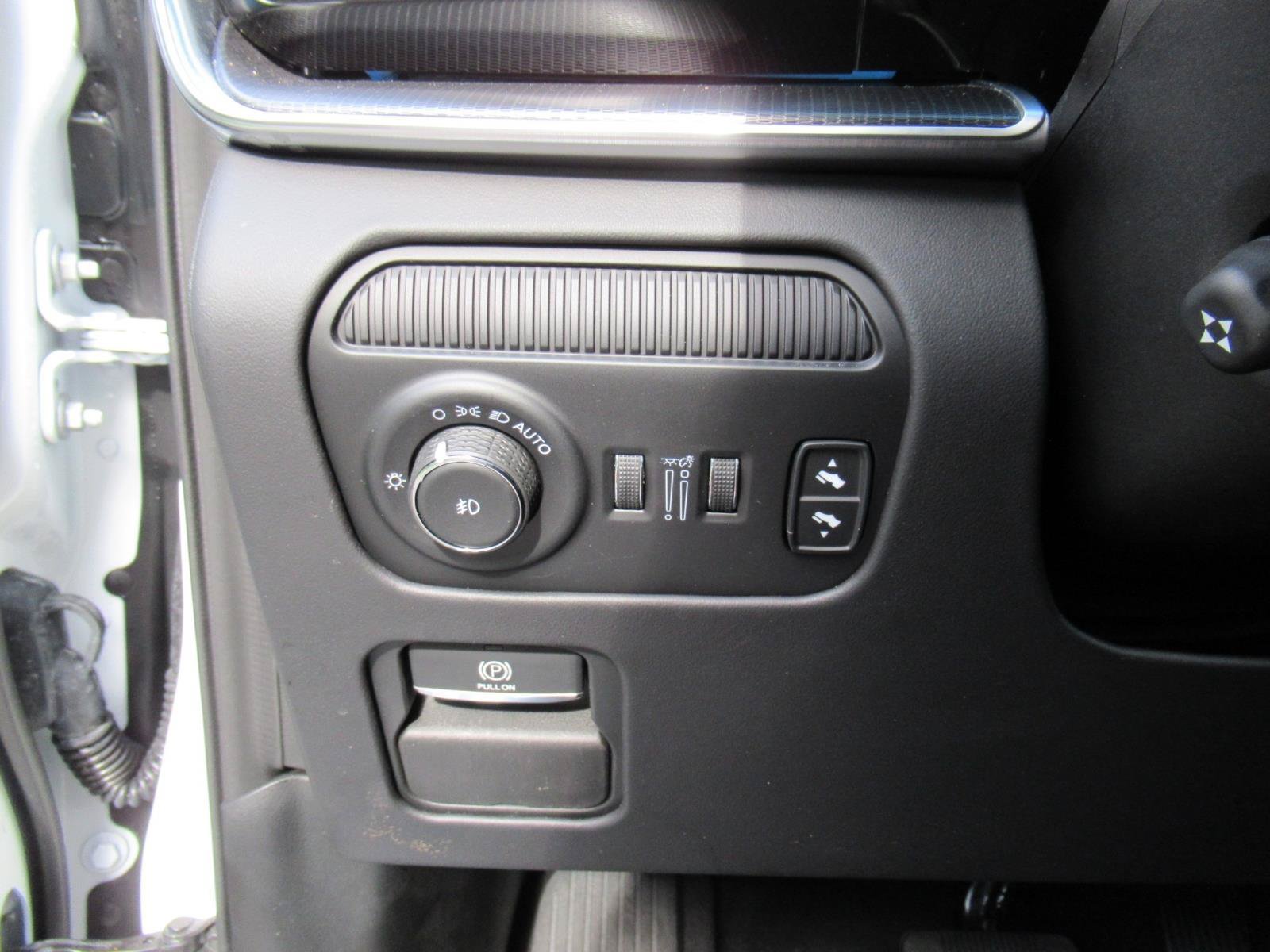 Used 2025 Jeep Grand Wagoneer Series III w/ Rear Seat Video Group 1 AWD/4WD image 24