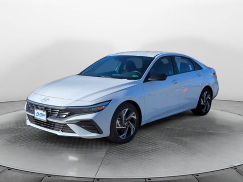 Certified 2025 Hyundai Elantra Sport image 3